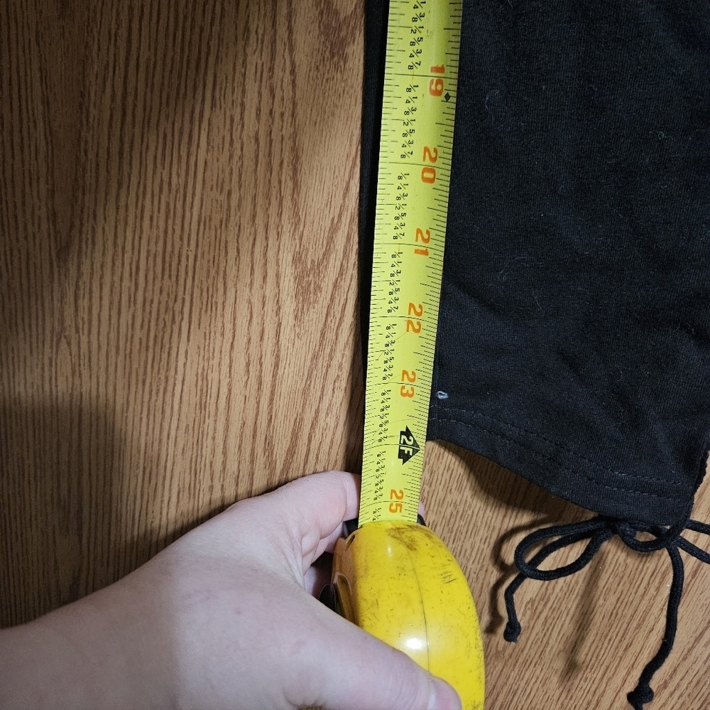 New York&company NWT black Leggings With Criss Cross Side Detail! - Picture 7 of 7